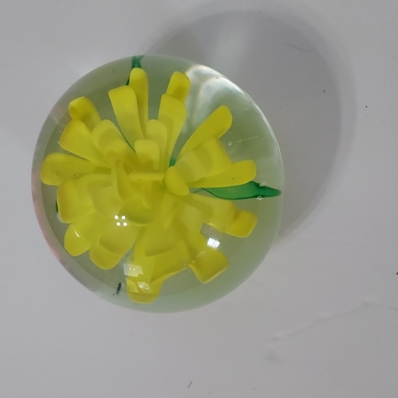 Yellow Flower Paperweight,OS,GUC - Picture 2 of 9